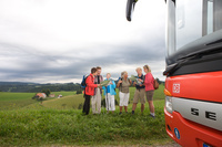 Dieses Foto zeigt eine Wandergruppe vor einem Bus. Fotograf: Mesenholl, Foto zur Verfgung gestellt von der Schwarzwald Tourismus GmbH.