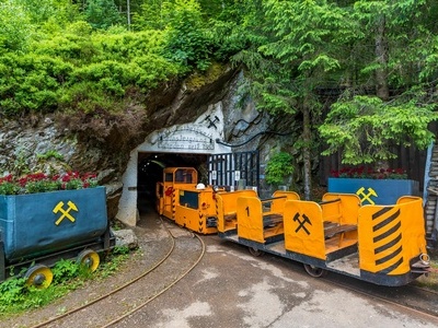 Mit der Grubenbahn geht es in das Bergwerk Finstergrund in Wieden