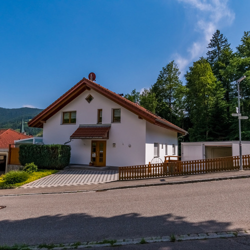Ferienwohnung Familie Jaufmann - Sehr schön eingerichtete Ferienwohnung mit hohem Wohnkomfort in sonniger und ruhiger Lage am Waldrand. Bezaubernde Landschaft, Wanderwege in unmittelbarer Nähe. Ferienwohnung Familie Jaufmann - Sehr schön eingerichtete Ferienwohnung mit hohem Wohnkomfort in sonniger und ruhiger Lage am Waldrand. Bezaubernde Landschaft, Wanderwege in unmittelbarer Nähe.