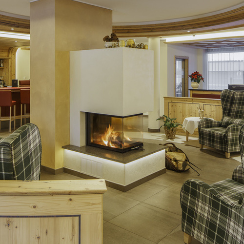 Hotel - Lobby mit Kamin  - 