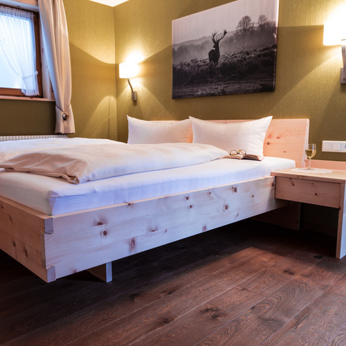 Doppelbett aus Holz - Doppelbett aus Holz -