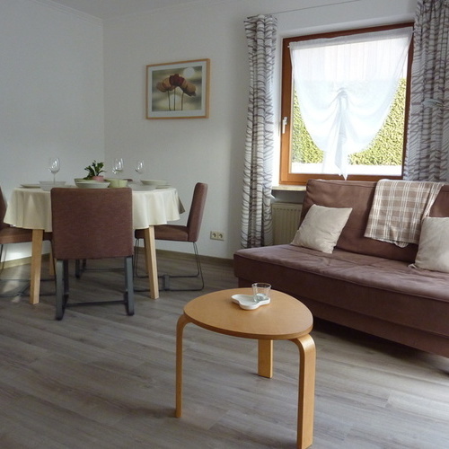 Wohnzimmer und Esstisch - Wohnzimmer und Esstisch -