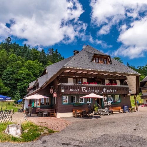 Außenansicht des Schwarzwaldhotels und Restaurant Belchen-Multen - 