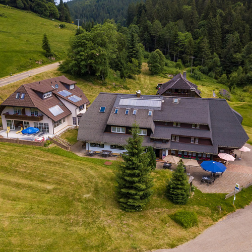 Außenansicht des Schwarzwaldhotels und Restaurant Belchen-Multen - 