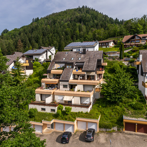 Blick auf das Mehrfamilienhaus - Blick auf das Mehrfamilienhaus -