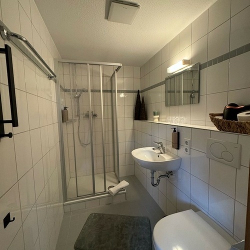 Dusche/WC eines Zimmers - Dusche/WC eines Zimmers -