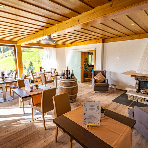 Kamin Zimmer - Frühstücks Raum Seminar Raum Familienfeiern Kamin Zimmer - Frühstücks Raum Seminar Raum Familienfeiern