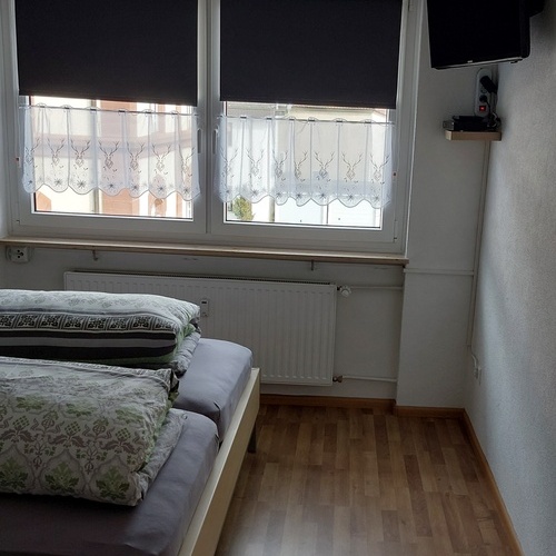 Im Schlafzimmer befindet sich auch ein TV. - Im Schlafzimmer befindet sich auch ein TV. -